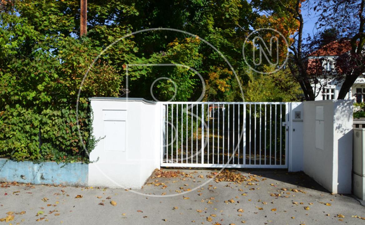 <p>Phänomenaler ebener Villenbaugrund in zentraler Grünruhelage - zwei Bauflächen!</p> - 18