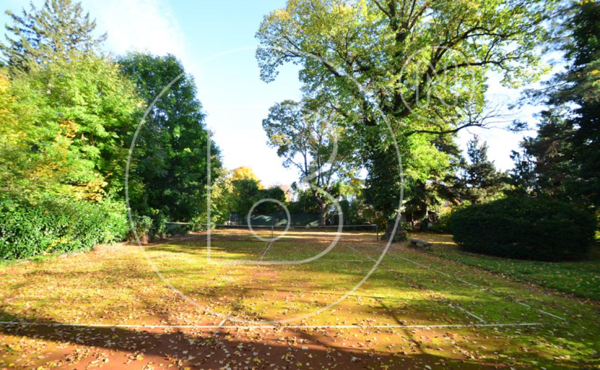 <p>Phänomenaler ebener Villenbaugrund in zentraler Grünruhelage - zwei Bauflächen!</p> - 1