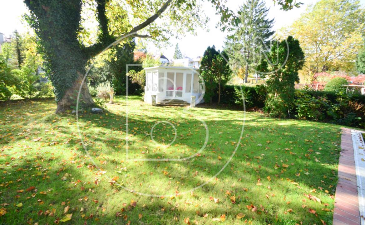 <p>Phänomenaler ebener Villenbaugrund in zentraler Grünruhelage - zwei Bauflächen!</p> - 11