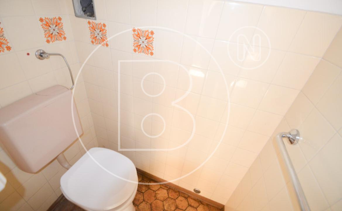 <p>Renovierungsbedürftige 3-Zimmer-Balkon-Wohnung!</p> - 25