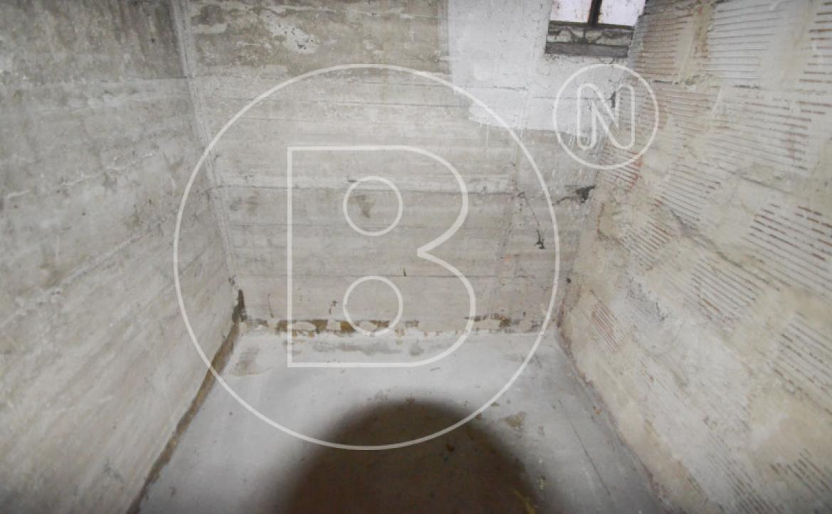 <p>Renovierungsbedürftige 3-Zimmer-Balkon-Wohnung!</p> - 28