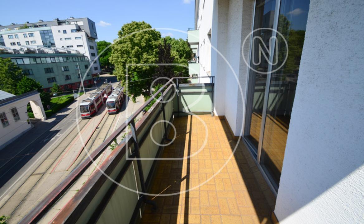 <p>Renovierungsbedürftige 3-Zimmer-Balkon-Wohnung!</p> - 8