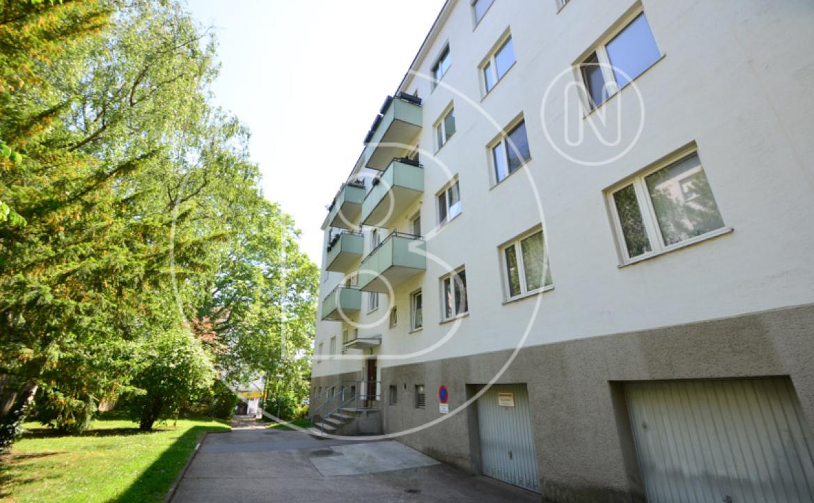 <p>Renovierungsbedürftige 3-Zimmer-Balkon-Wohnung!</p> - 3