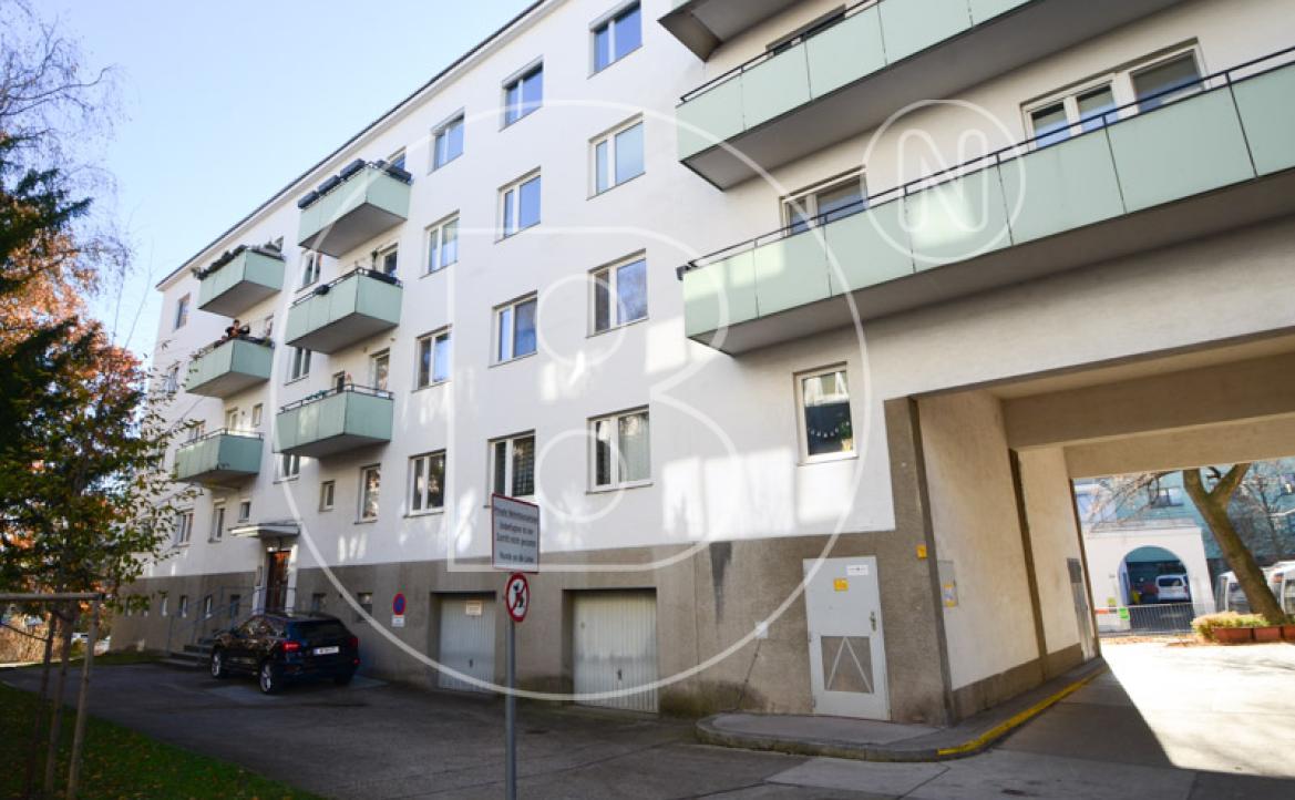 <p>Renovierungsbedürftige 3-Zimmer-Balkon-Wohnung!</p> - 3