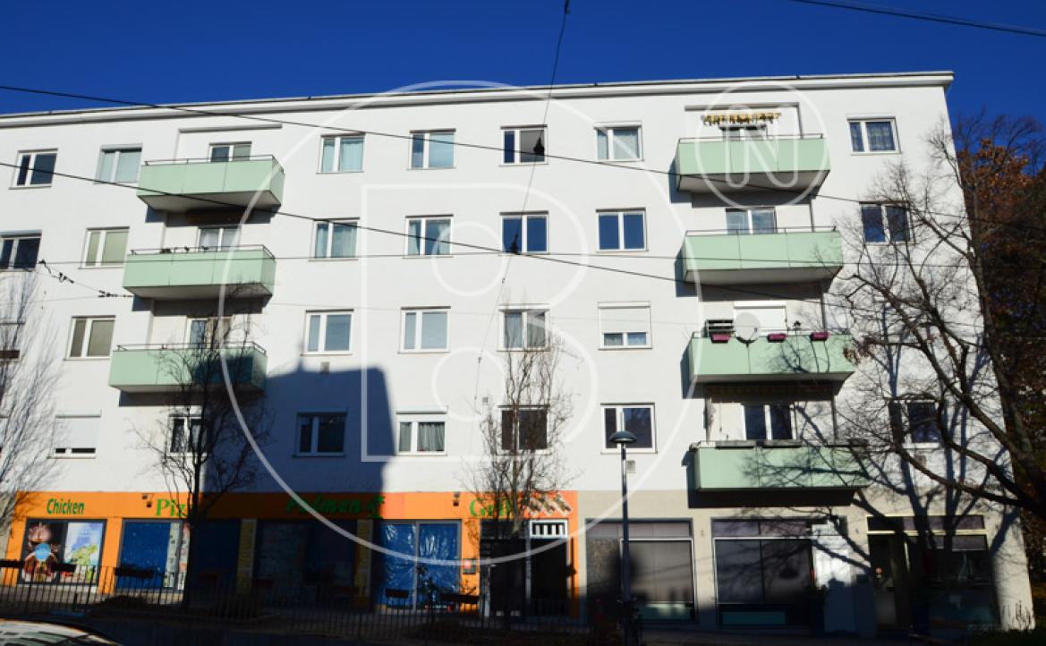 <p>Renovierungsbedürftige 3-Zimmer-Balkon-Wohnung!</p> - 2