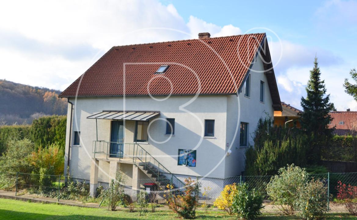 <p>Sanierungsbedürftiges Einfamilienhaus beim Riederberg!</p> - 1