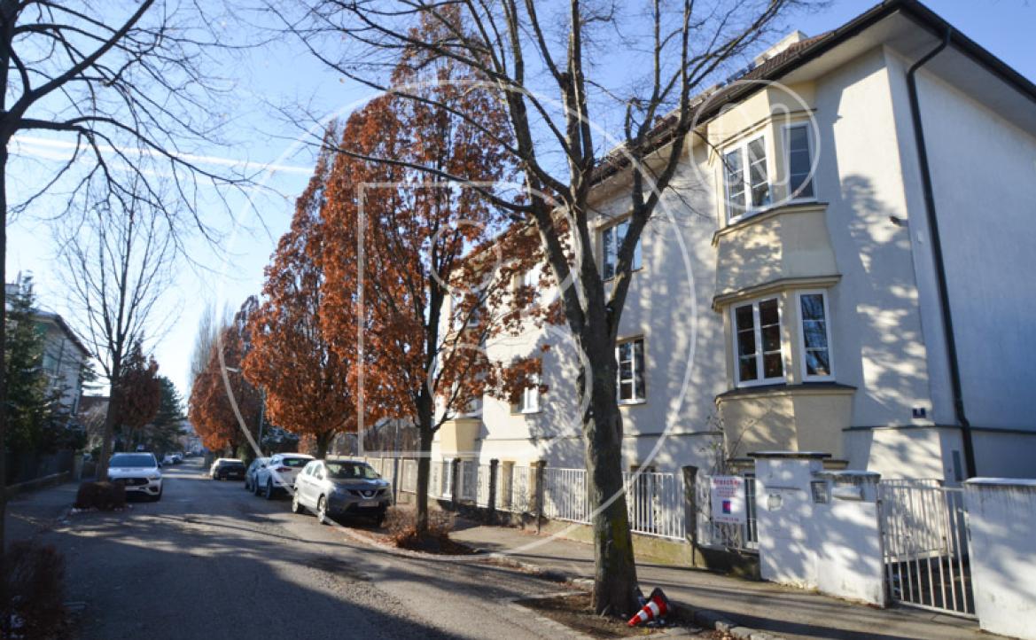 <p>Befristet vermietete 3-Zimmer-Balkon-Altbauwohnung in hervorragender Lage! </p> - 28