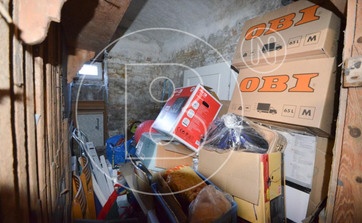 <p>Befristet vermietete 3-Zimmer-Balkon-Altbauwohnung in hervorragender Lage! </p> - 26