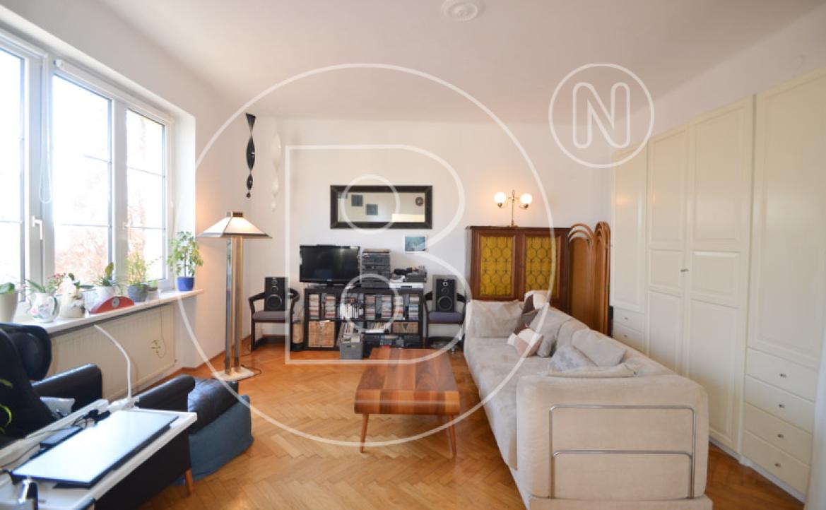 <p>Befristet vermietete 3-Zimmer-Balkon-Altbauwohnung in hervorragender Lage! </p> - 10