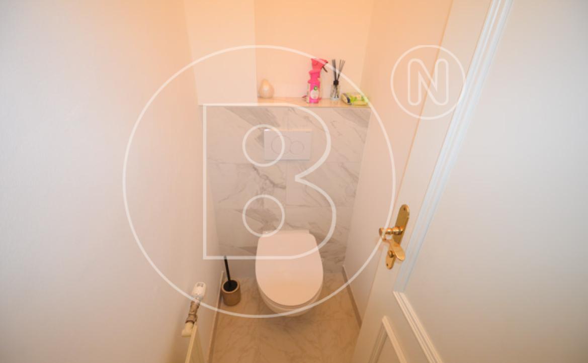 <p>Befristet vermietete 3-Zimmer-Balkon-Altbauwohnung in hervorragender Lage! </p> - 22