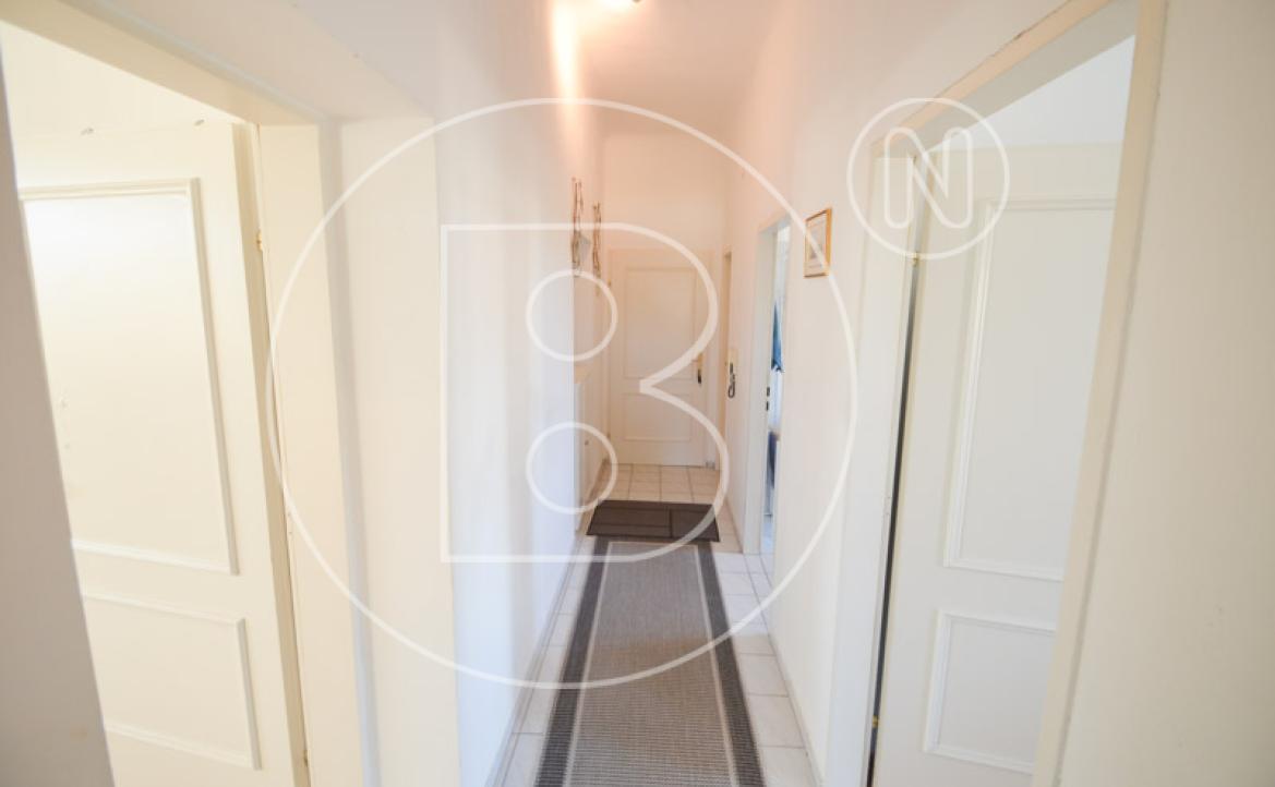 <p>Befristet vermietete 3-Zimmer-Balkon-Altbauwohnung in hervorragender Lage! </p> - 23