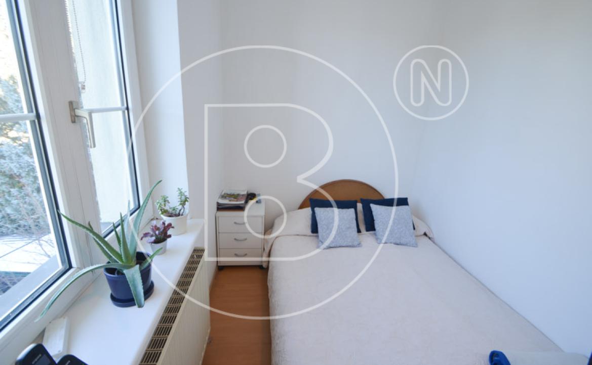 <p>Befristet vermietete 3-Zimmer-Balkon-Altbauwohnung in hervorragender Lage! </p> - 17