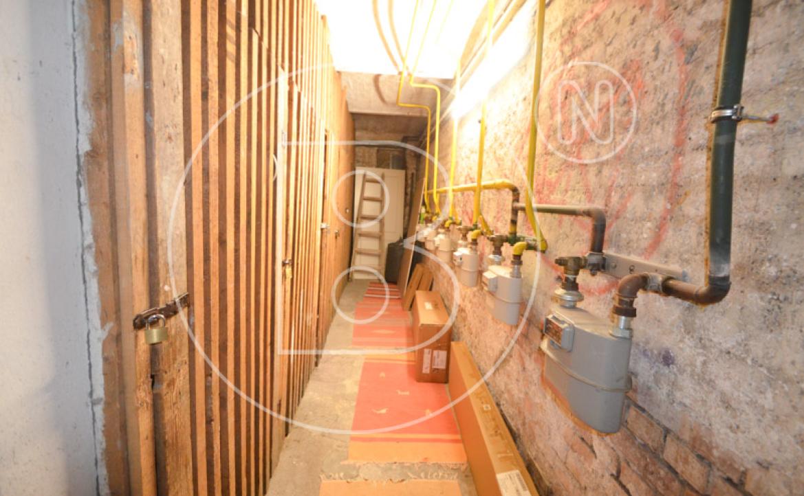 <p>Befristet vermietete 3-Zimmer-Balkon-Altbauwohnung in hervorragender Lage! </p> - 25