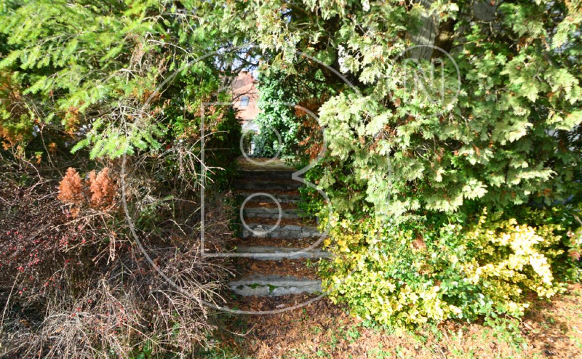 <p>Charmantes, renovierungsbedürftiges Einfamilienhaus in schöner Umgebung!</p> - 30