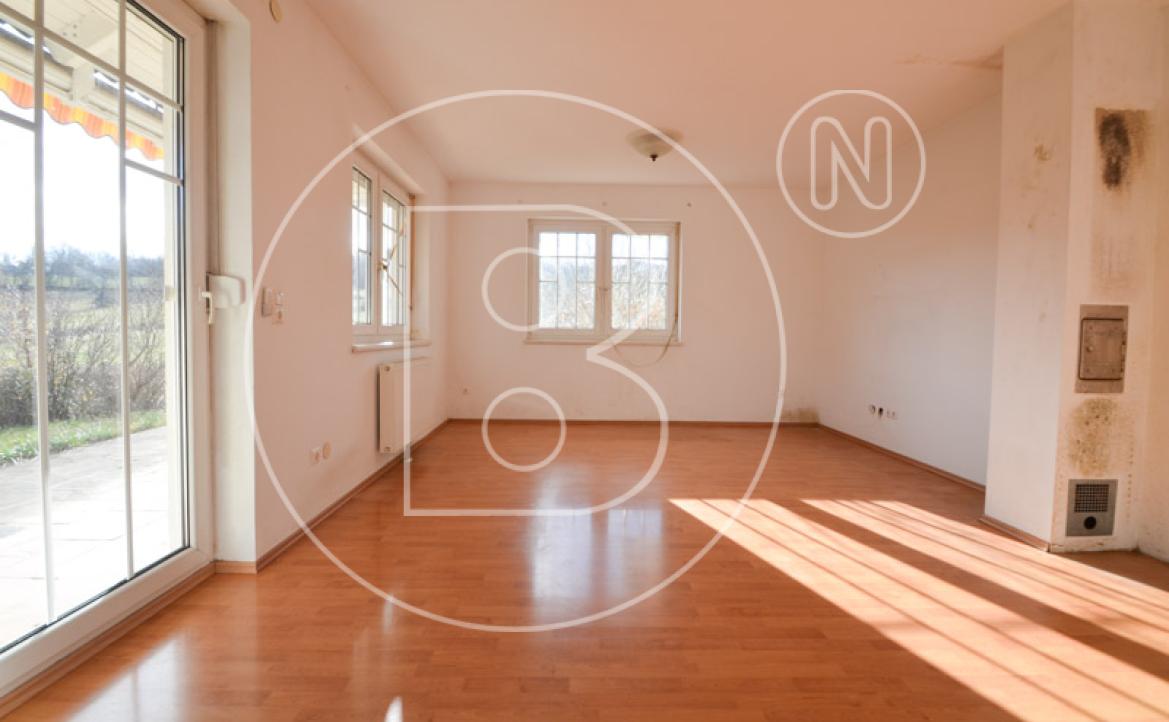 <p>Charmantes, renovierungsbedürftiges Einfamilienhaus in schöner Umgebung!</p> - 12