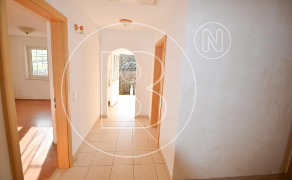 <p>Charmantes, renovierungsbedürftiges Einfamilienhaus in schöner Umgebung!</p> - 26