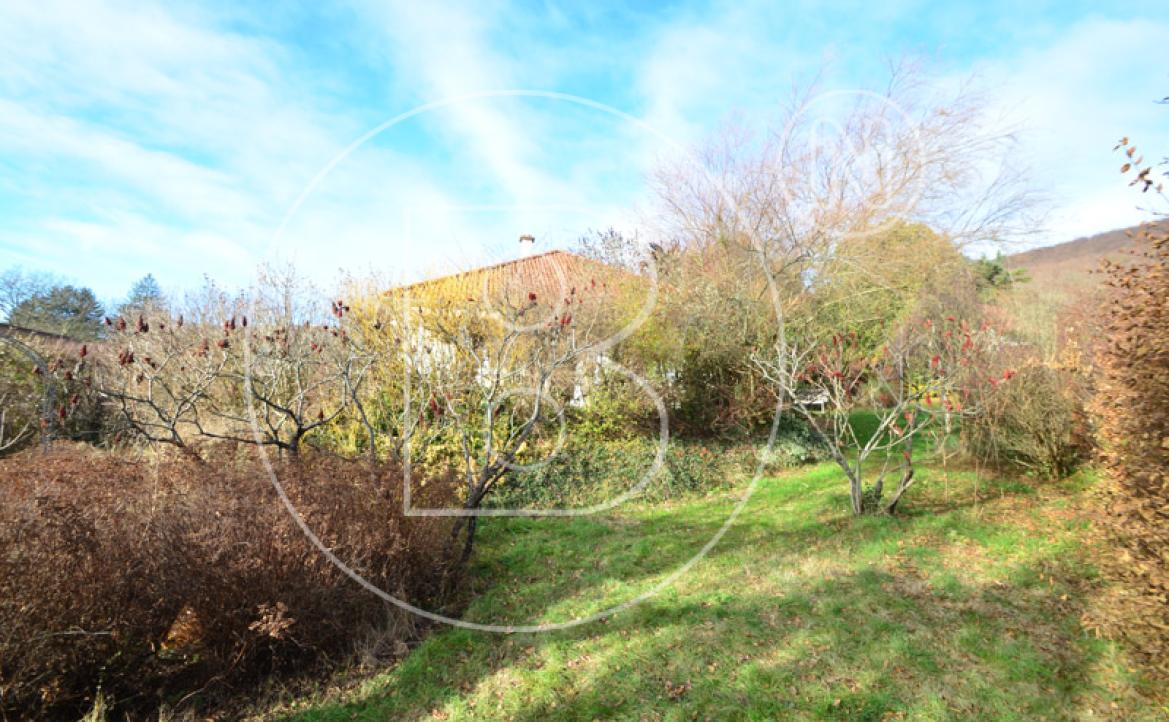 <p>Charmantes, renovierungsbedürftiges Einfamilienhaus in schöner Umgebung!</p> - 10