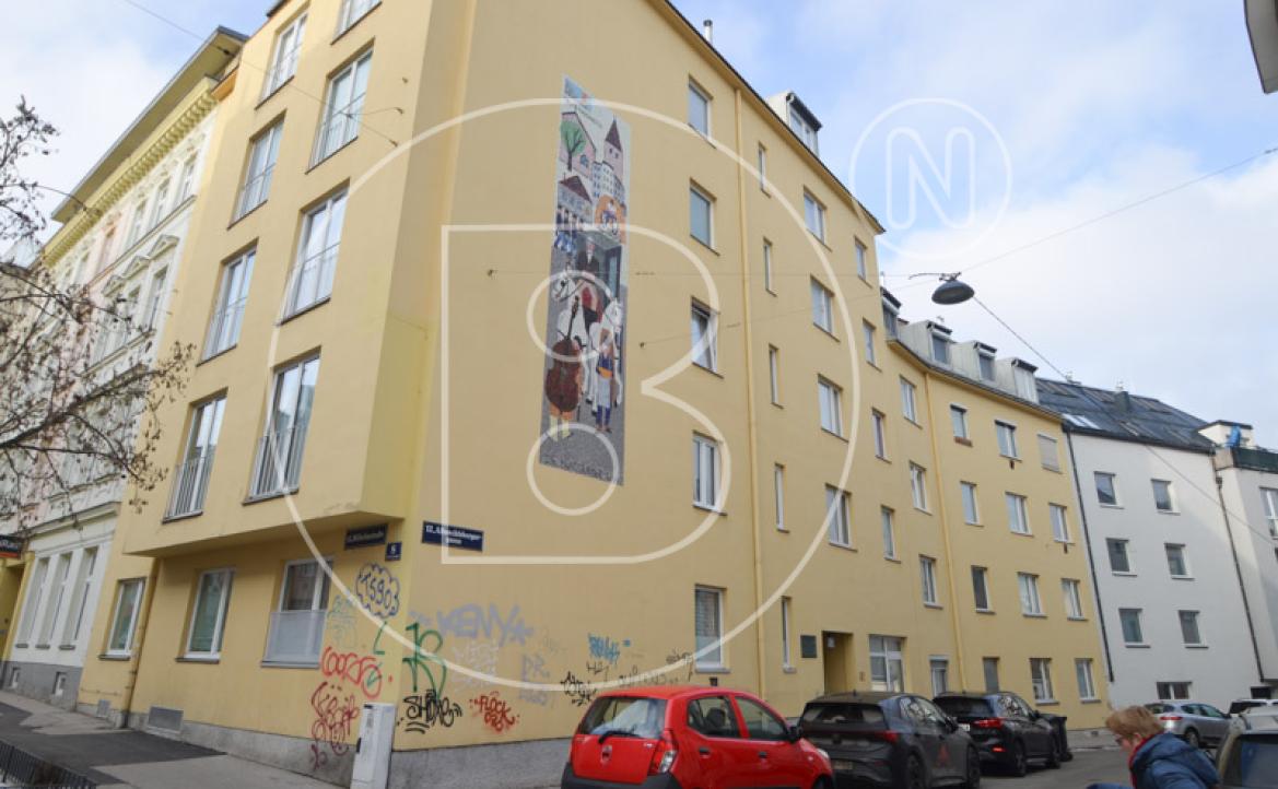 <p>Renovierungsbedürftige 2-Zimmer-Wohnung!</p> - 1