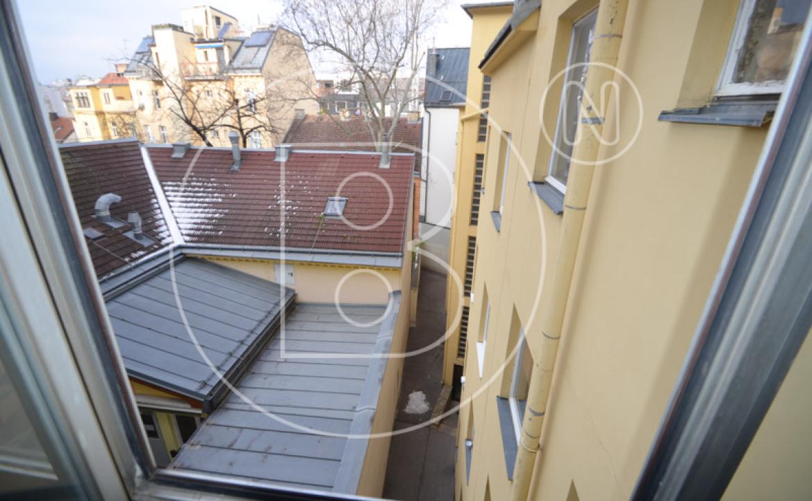 <p>Renovierungsbedürftige 2-Zimmer-Wohnung!</p> - 10