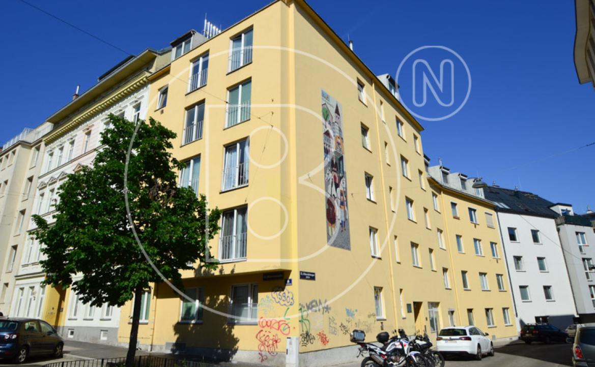 <p>Renovierungsbedürftige 2-Zimmer-Wohnung!</p> - 1
