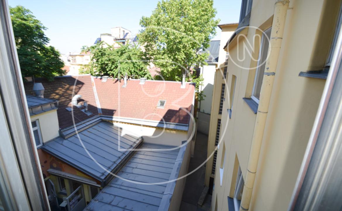 <p>Renovierungsbedürftige 2-Zimmer-Wohnung!</p> - 12