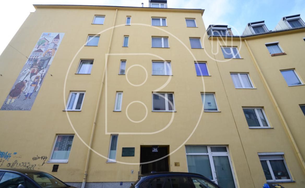 <p>Renovierungsbedürftige 2-Zimmer-Wohnung!</p> - 2