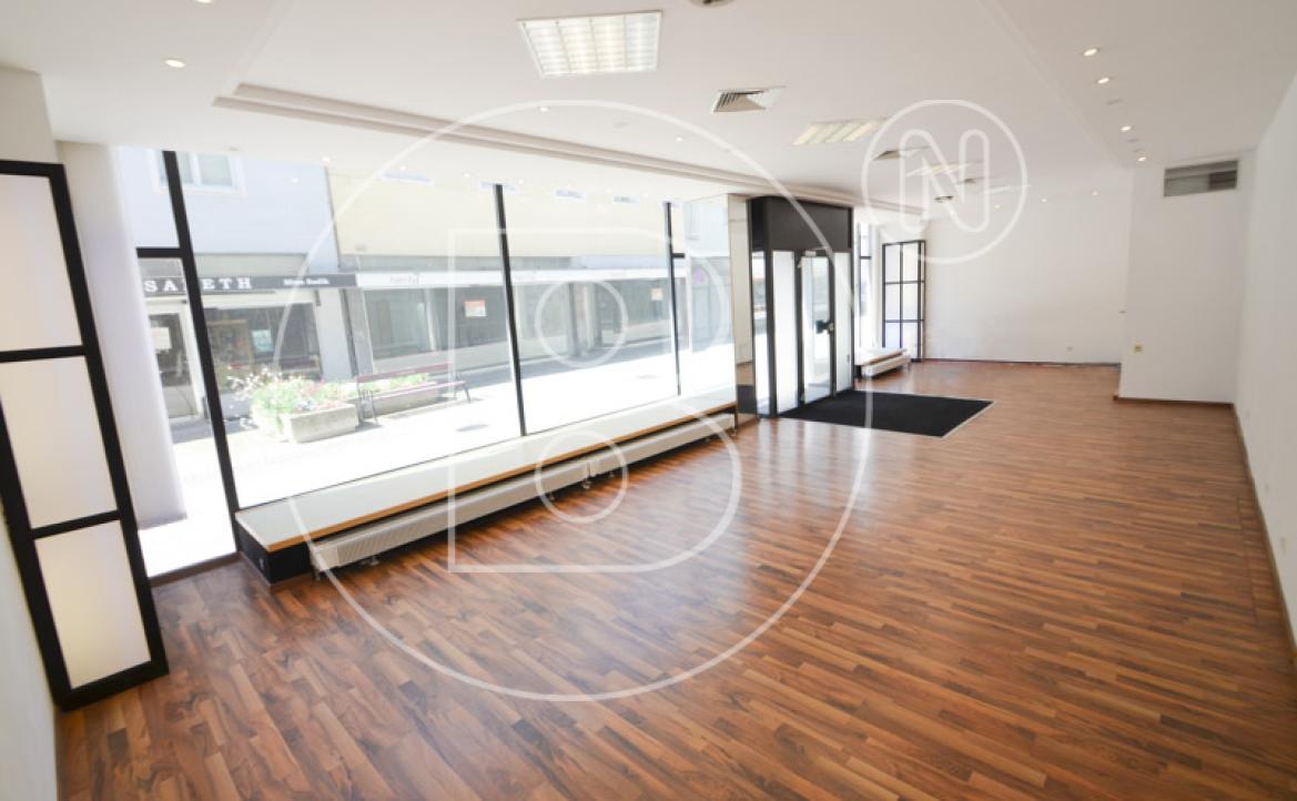 <p>Gepflegtes Wohn- und Geschäftshaus in zentraler Lage mit viel Potential!</p> - 16