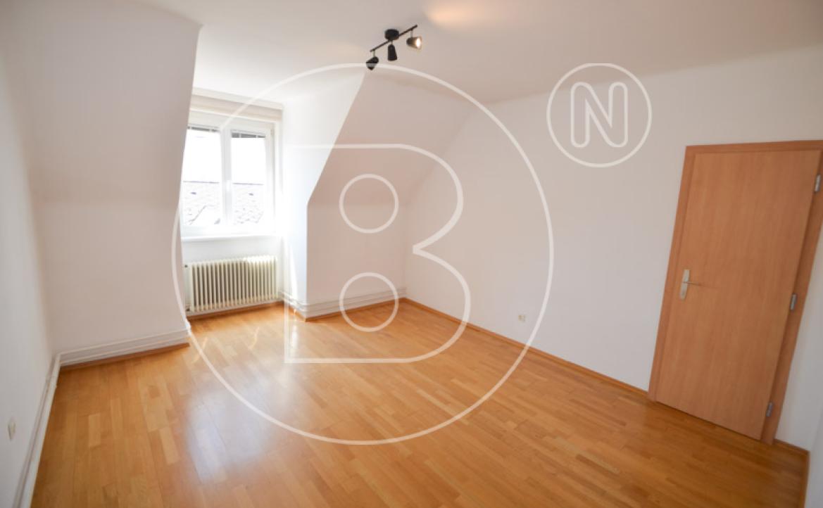 <p>Gepflegtes Wohn- und Geschäftshaus in zentraler Lage mit viel Potential!</p> - 30