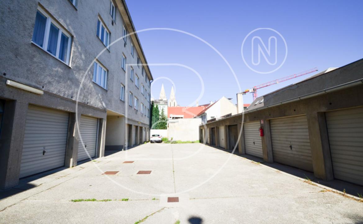 <p>Gepflegtes Wohn- und Geschäftshaus in zentraler Lage mit viel Potential!</p> - 6