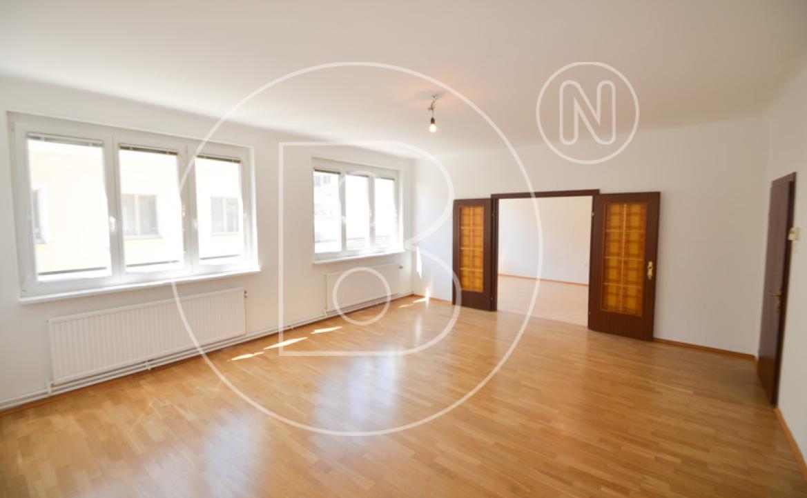 <p>Gepflegtes Wohn- und Geschäftshaus in zentraler Lage mit viel Potential!</p> - 18