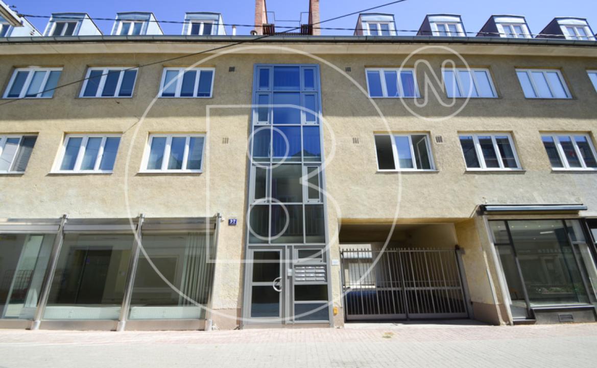 <p>Gepflegtes Wohn- und Geschäftshaus in zentraler Lage mit viel Potential!</p> - 4