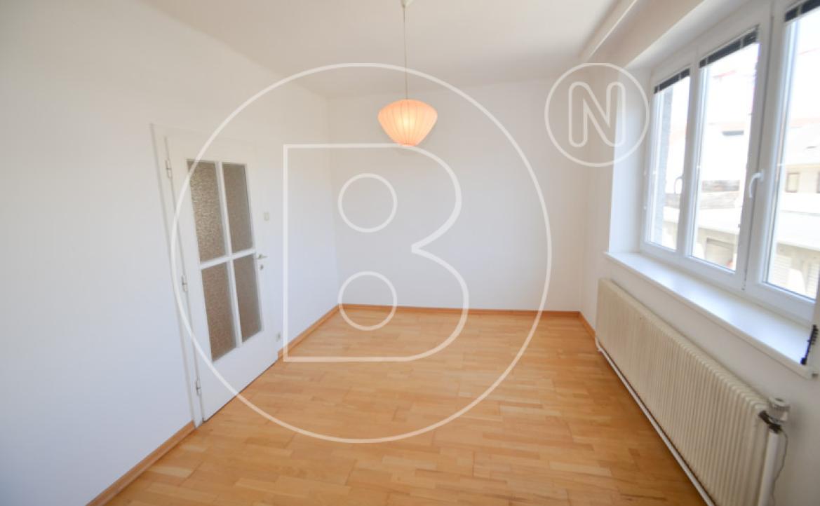 <p>Gepflegtes Wohn- und Geschäftshaus in zentraler Lage mit viel Potential!</p> - 22