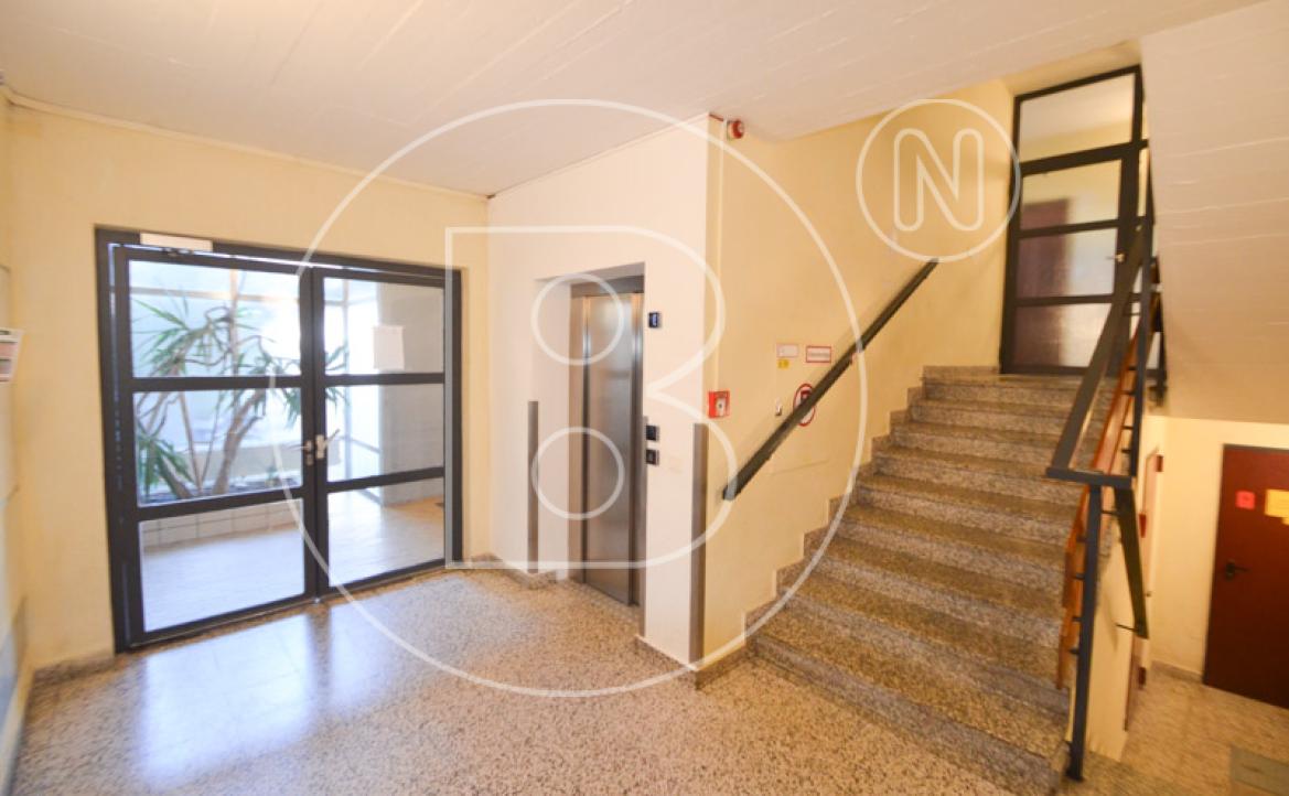<p>Renovierungsbedürftige 3-Zimmer-Loggia-Wohnung in guter Lage!</p> - 30