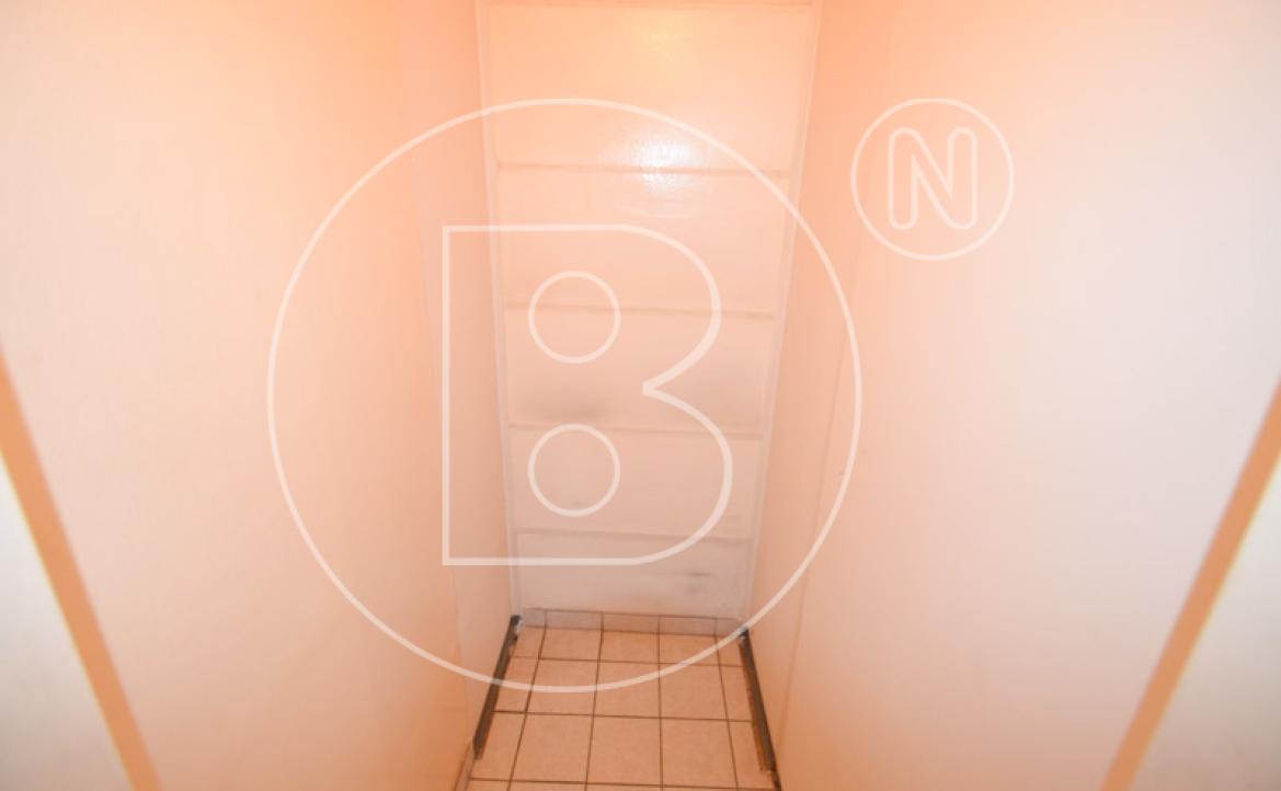 <p>Renovierungsbedürftige 3-Zimmer-Loggia-Wohnung in guter Lage!</p> - 19