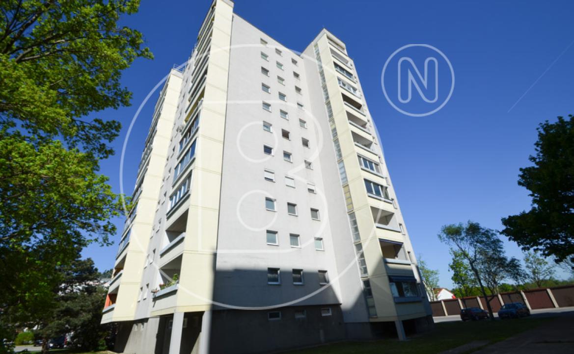 <p>Renovierungsbedürftige 3-Zimmer-Loggia-Wohnung in guter Lage!</p> - 2