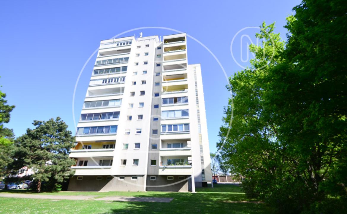 <p>Renovierungsbedürftige 3-Zimmer-Loggia-Wohnung in guter Lage!</p> - 1