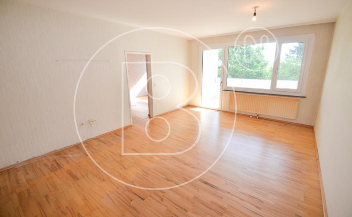 <p>Renovierungsbedürftige 3-Zimmer-Loggia-Wohnung in guter Lage!</p> - 5
