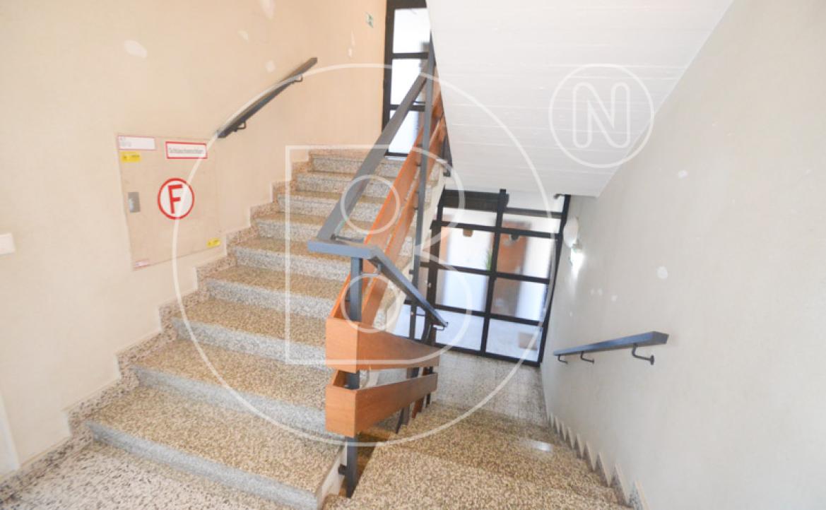 <p>Renovierungsbedürftige 3-Zimmer-Loggia-Wohnung in guter Lage!</p> - 25