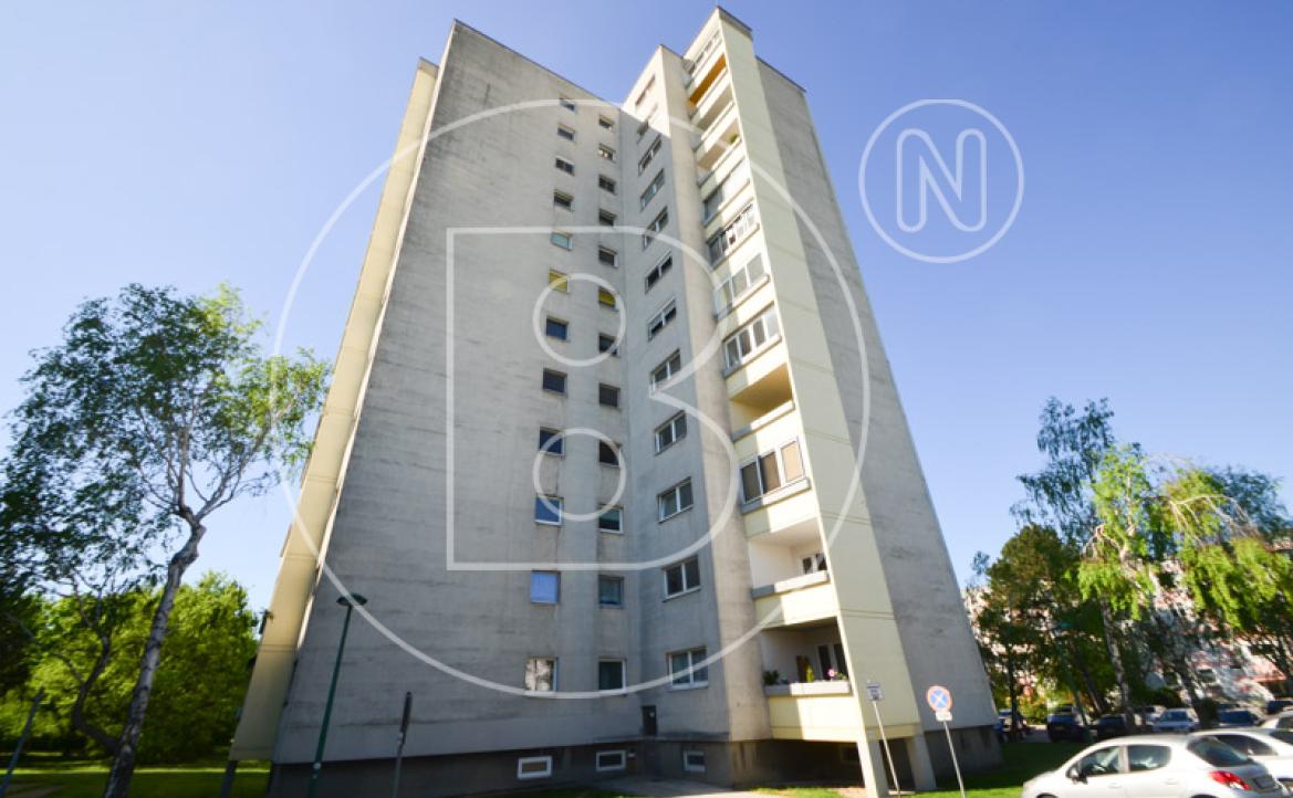 <p>Renovierungsbedürftige 3-Zimmer-Loggia-Wohnung in guter Lage!</p> - 4
