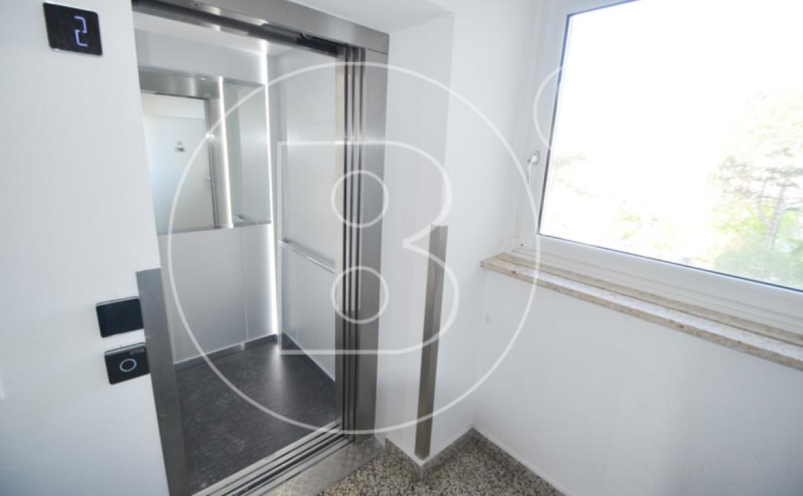 <p>Renovierungsbedürftige 3-Zimmer-Loggia-Wohnung in guter Lage!</p> - 24