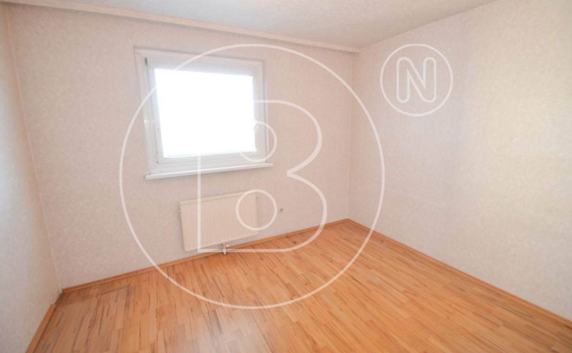 <p>Renovierungsbedürftige 3-Zimmer-Loggia-Wohnung in guter Lage!</p> - 13