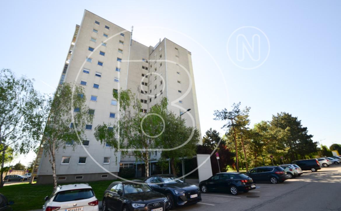 <p>Renovierungsbedürftige 3-Zimmer-Loggia-Wohnung in guter Lage!</p> - 31