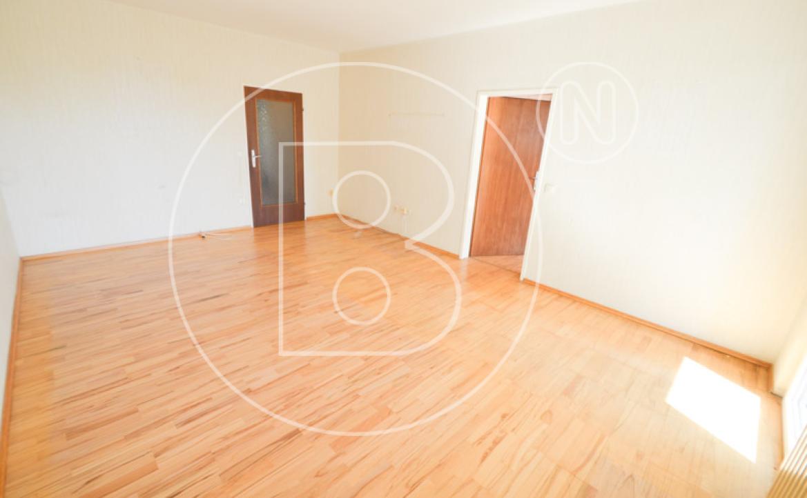 <p>Renovierungsbedürftige 3-Zimmer-Loggia-Wohnung in guter Lage!</p> - 11