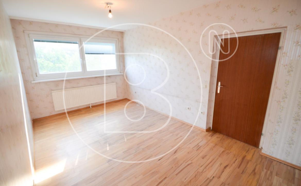 <p>Renovierungsbedürftige 3-Zimmer-Loggia-Wohnung in guter Lage!</p> - 12