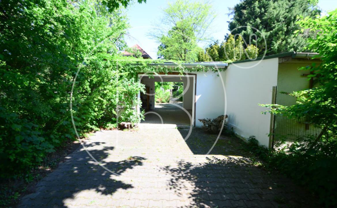 <p>Einfamilienhaus in zentraler Bestlage mit Tennisplatz auf parkähnlichem Grund!</p> - 29