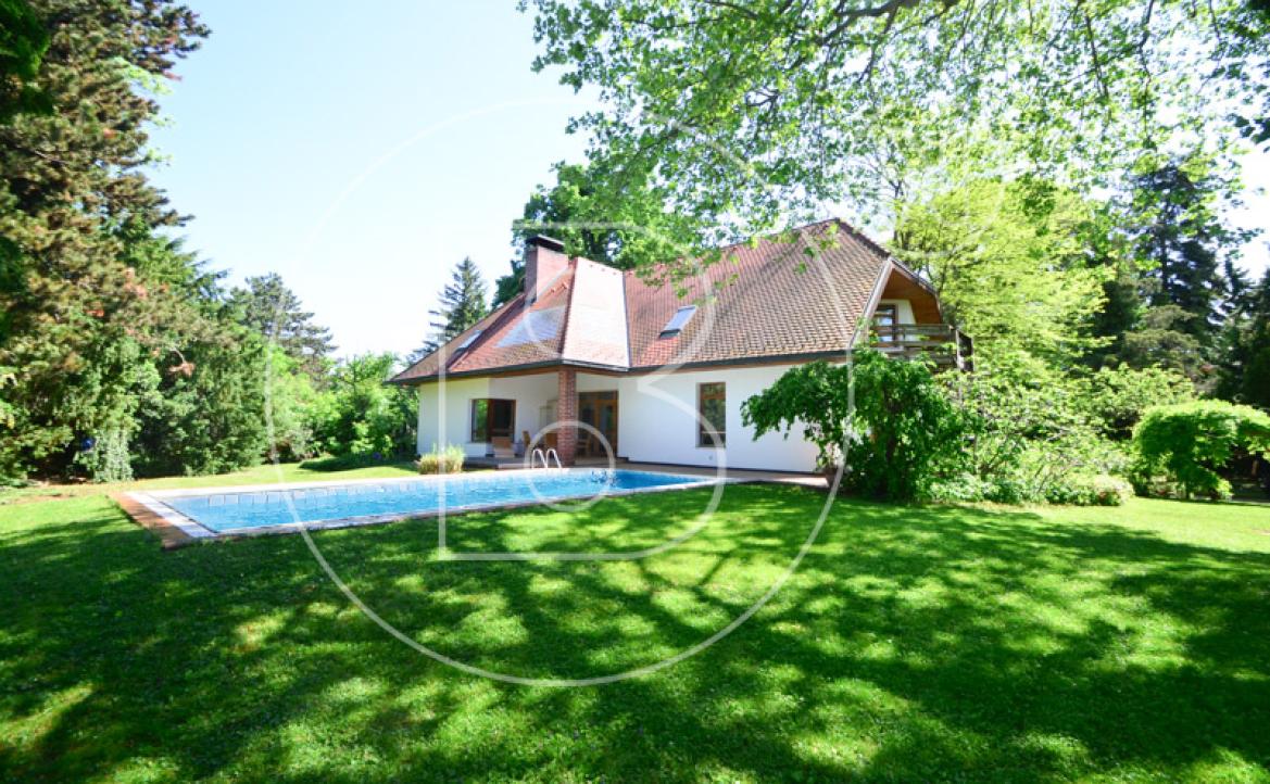 <p>Einfamilienhaus in zentraler Bestlage mit Tennisplatz auf parkähnlichem Grund!</p> - 2
