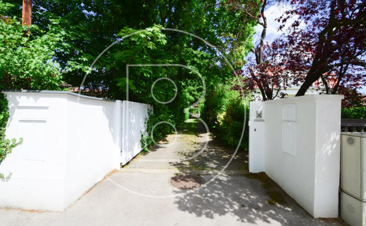 <p>Einfamilienhaus in zentraler Bestlage mit Tennisplatz auf parkähnlichem Grund!</p> - 31