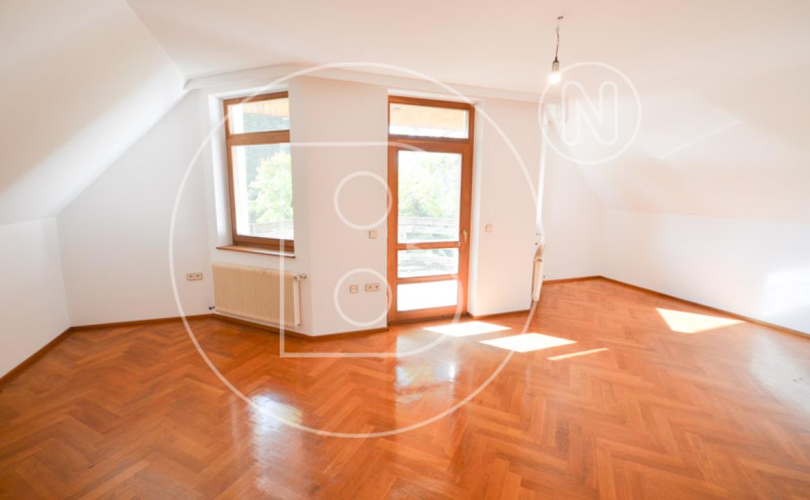 <p>Einfamilienhaus in zentraler Bestlage mit Tennisplatz auf parkähnlichem Grund!</p> - 24