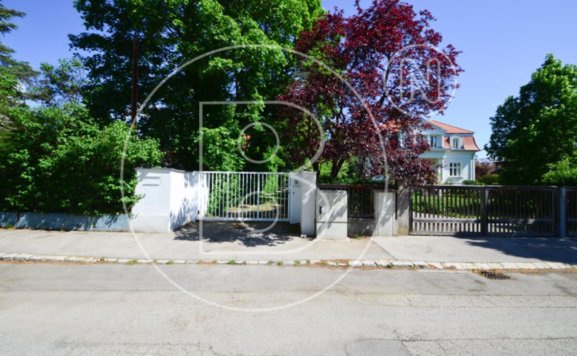 <p>Einfamilienhaus in zentraler Bestlage mit Tennisplatz auf parkähnlichem Grund!</p> - 32