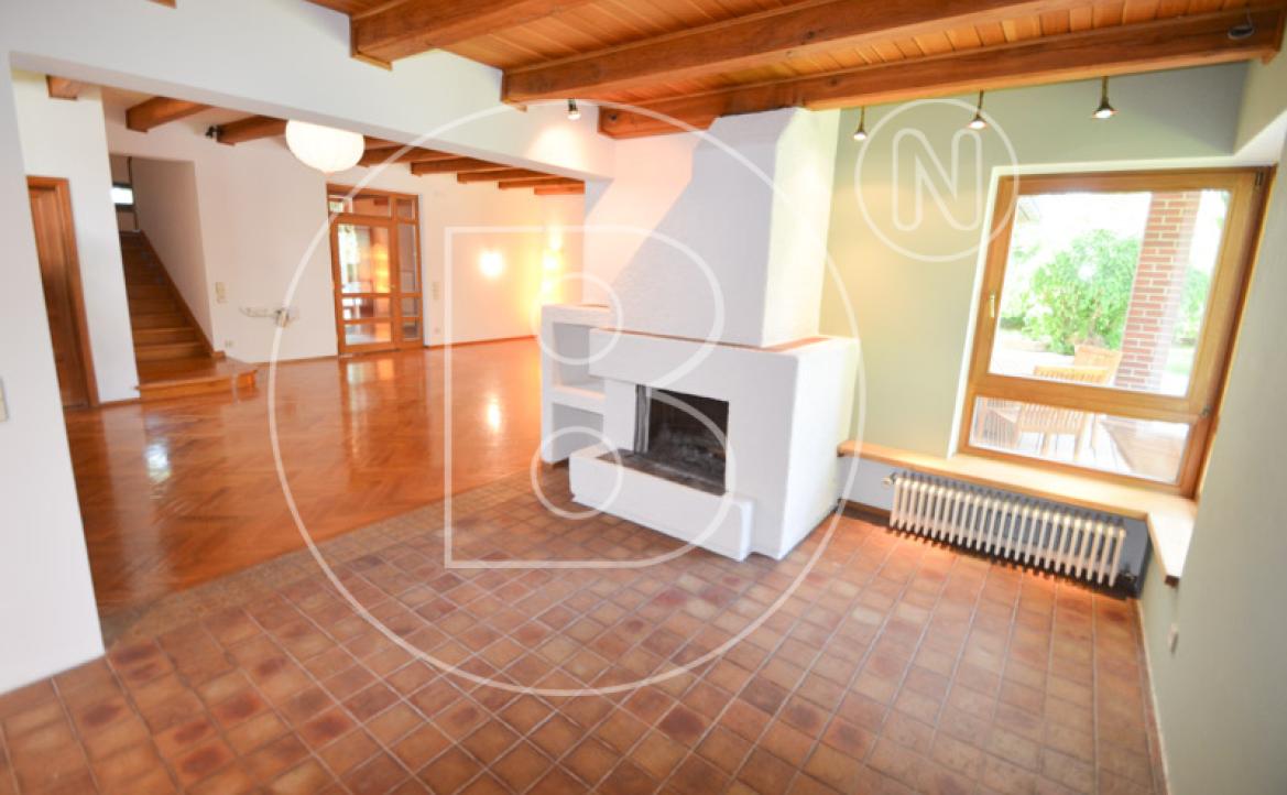 <p>Einfamilienhaus in zentraler Bestlage mit Tennisplatz auf parkähnlichem Grund!</p> - 19